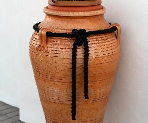 Concha Con Perla * Monolithos (Santorini)